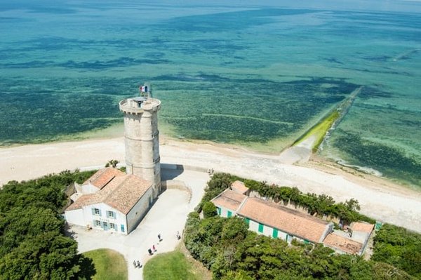 Les meilleurs campings de luxe sur l'île de Ré pour des vacances inoubliables